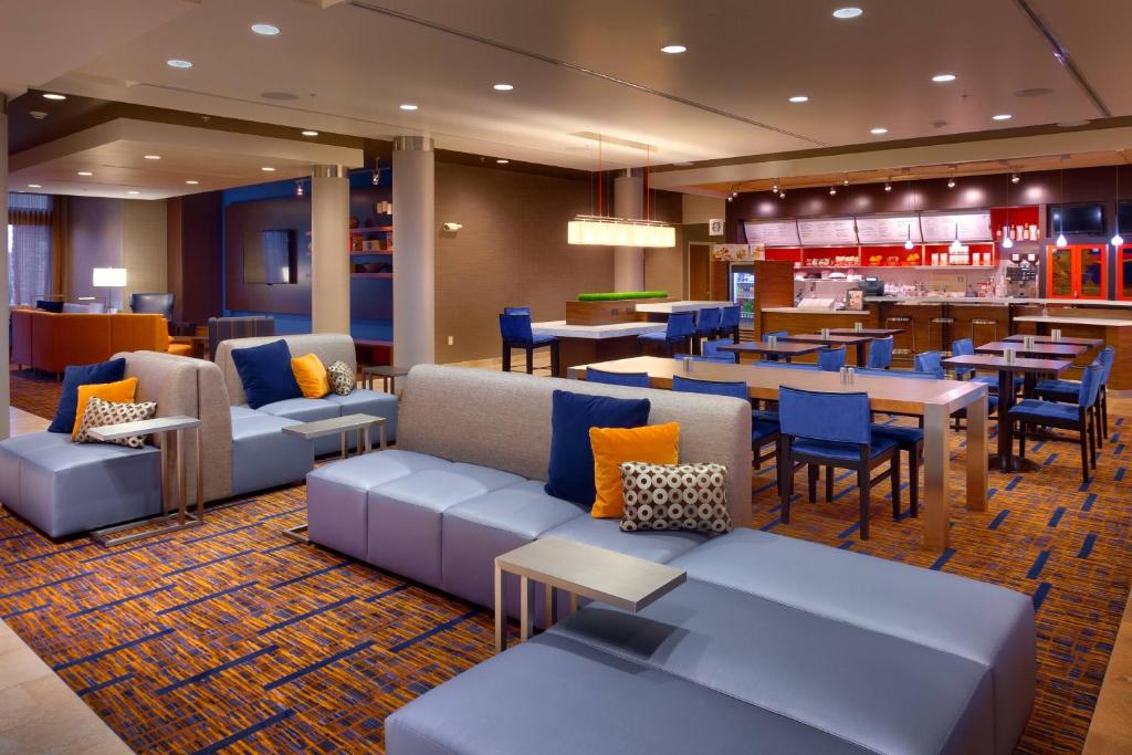 Posezení v ubytování Courtyard by Marriott Lehi at Thanksgiving Point