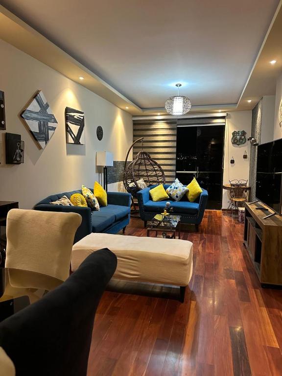 Et tv og/eller underholdning på Lujoso departamento de dos habitaciones, en la mejor zona de Cbba