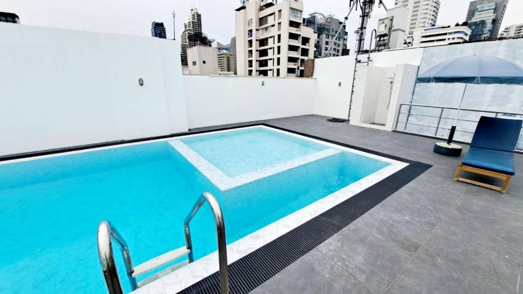 Bazén v ubytování 4D-Lovely 25 Bedrooms Bkk Downtownbtsmrtboat nebo v jeho okolí
