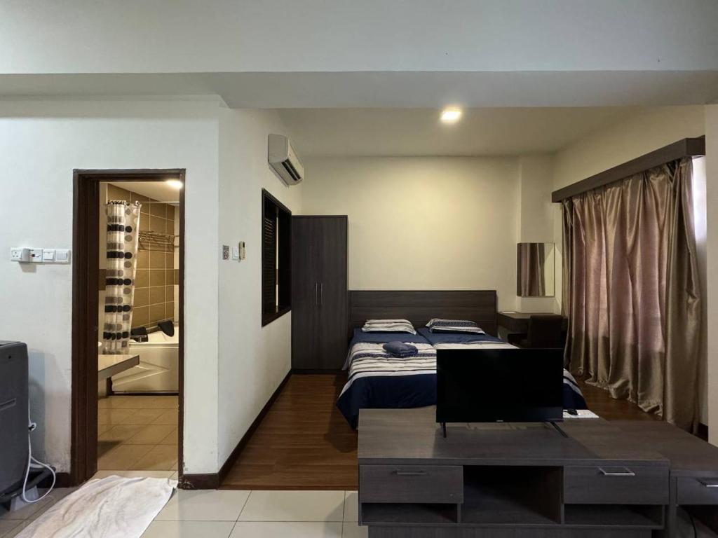 Ένα ή περισσότερα κρεβάτια σε δωμάτιο στο Junikastay BLagoon Melaka