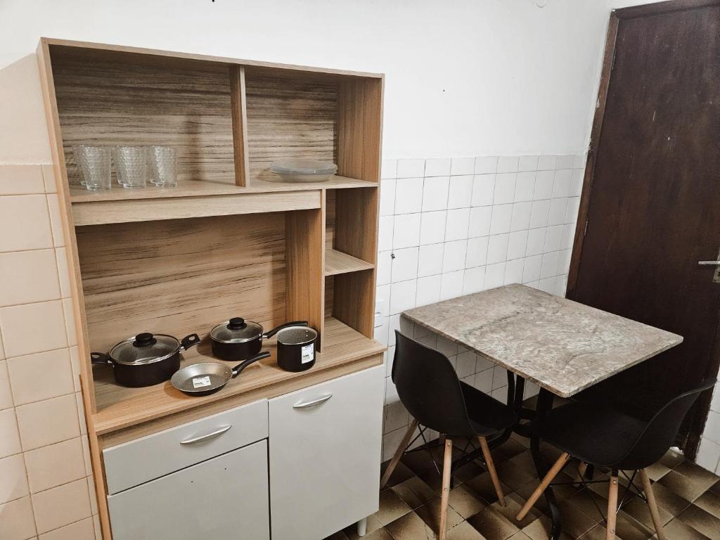 a kitchen with a table and some pots and pans at Apê Rua Teresa in Petrópolis