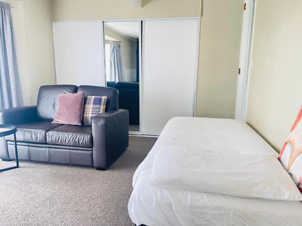 Cozy 1BR stay in Taupo Central - Resim 6