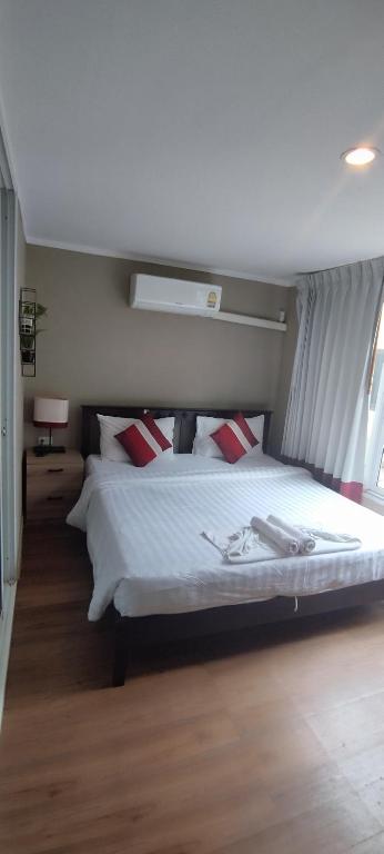 Postel nebo postele na pokoji v ubytování Kata Beach Studio Phuket