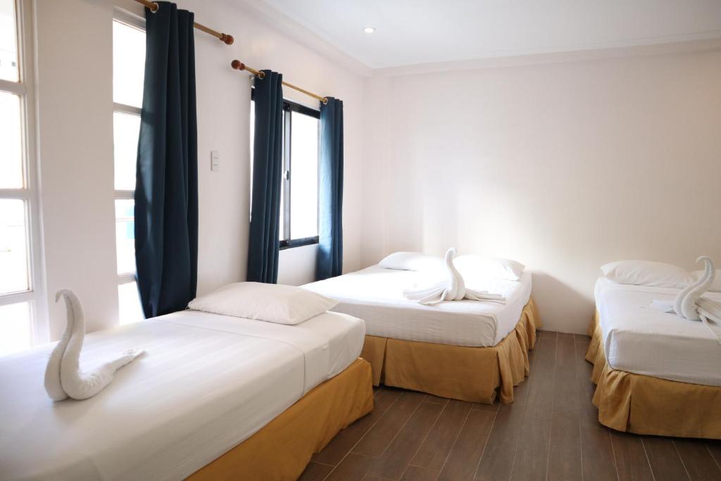 Postel nebo postele na pokoji v ubytování Island Inn