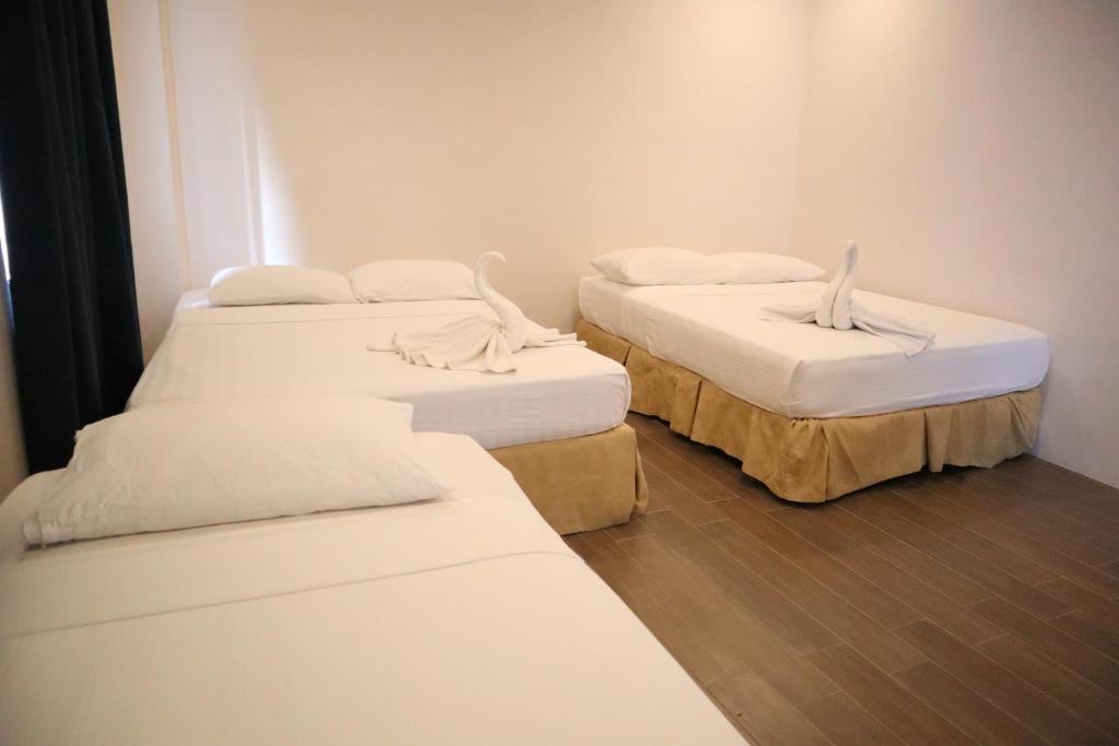 Postel nebo postele na pokoji v ubytování Island Inn