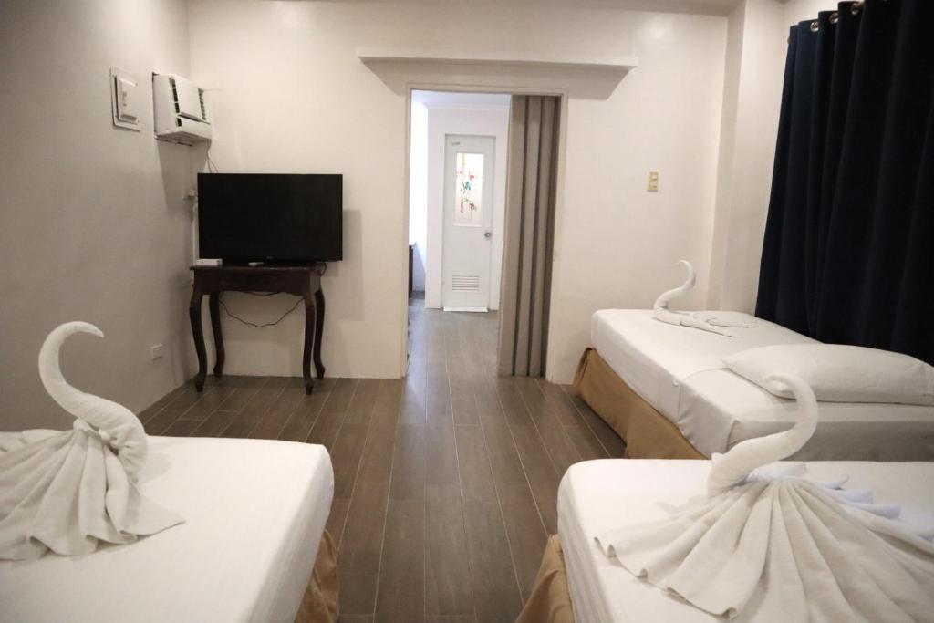 Postel nebo postele na pokoji v ubytování Island Inn