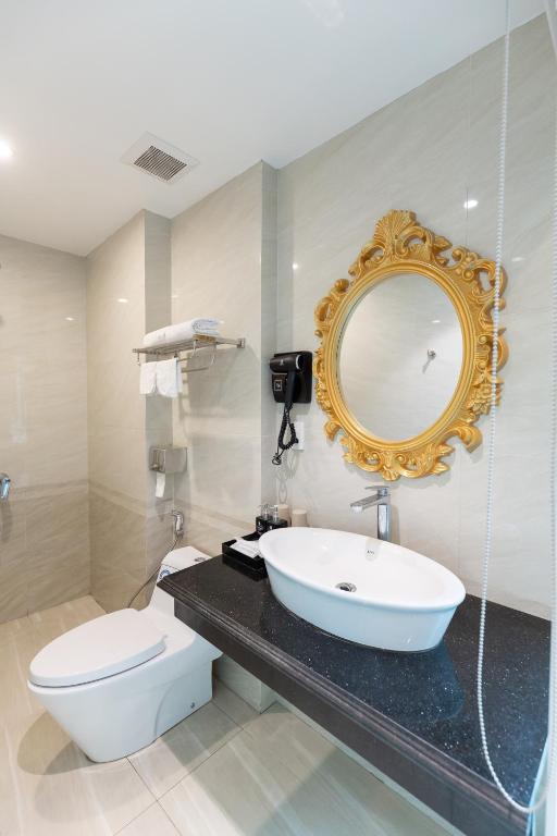 Koupelna v ubytování Royal Hotel Thanh Trì