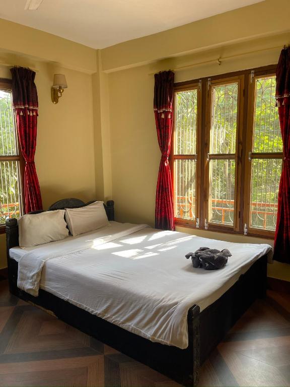 Postel nebo postele na pokoji v ubytování Tara guesthouse - Sauraha,Chitwan