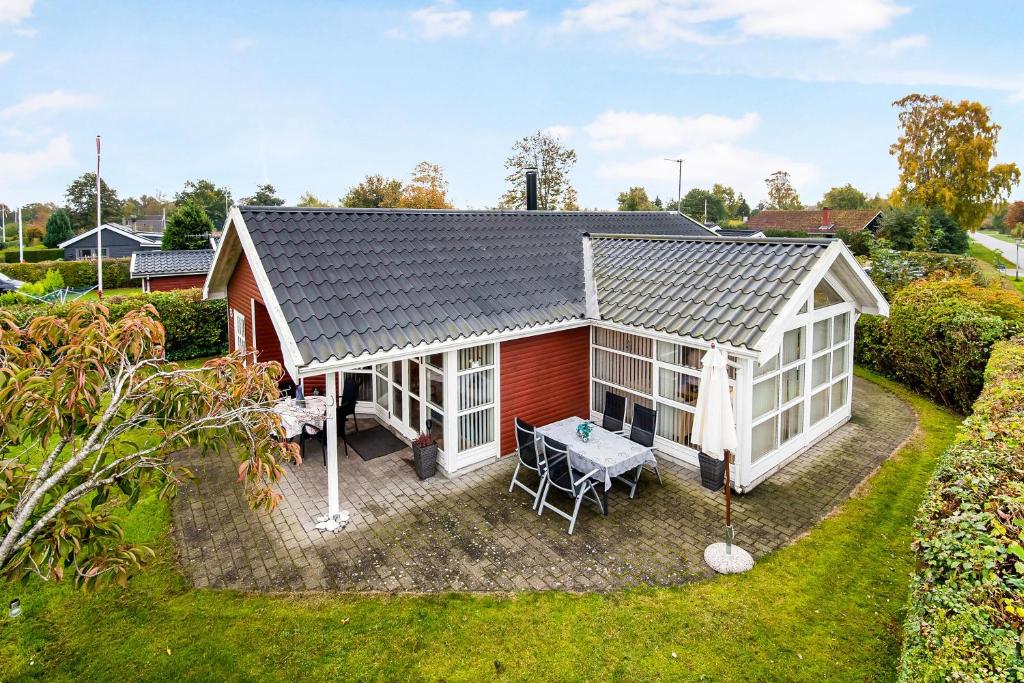 an overhead view of a red and white house at Cozy House In Grenaa, Close To A Lovely Sandy Beach in Grenå