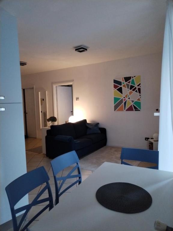 Postel nebo postele na pokoji v ubytování un balcone sul lago