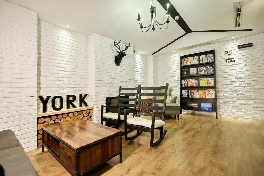 Posezení v ubytování York Hotel