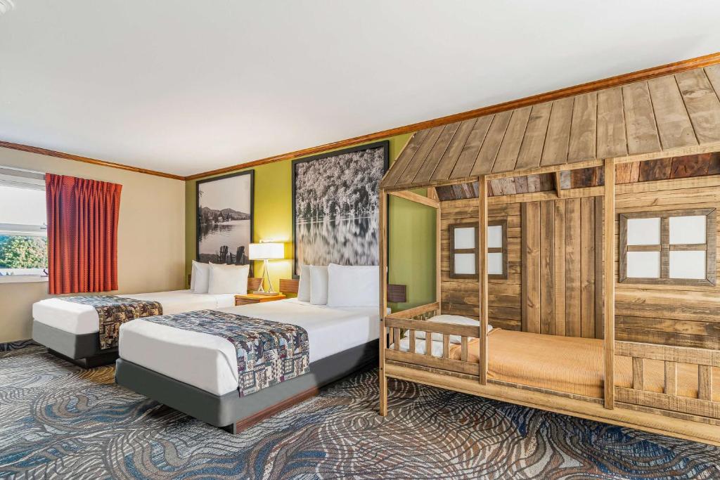 Posezení v ubytování Super 8 by Wyndham Lake George/Downtown