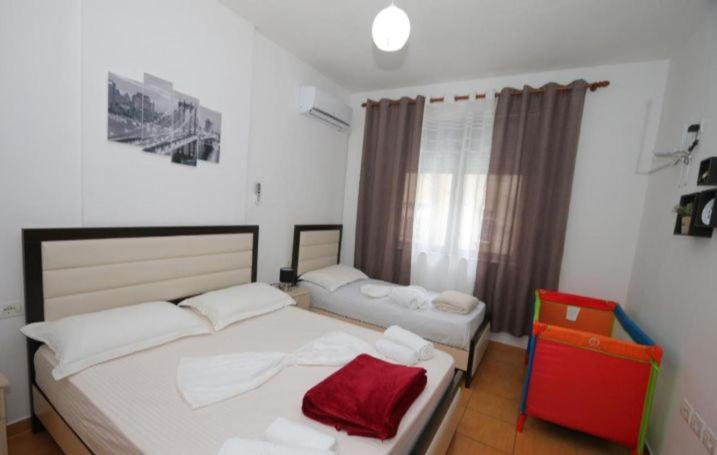 Rúm í herbergi á Tonis Apartment