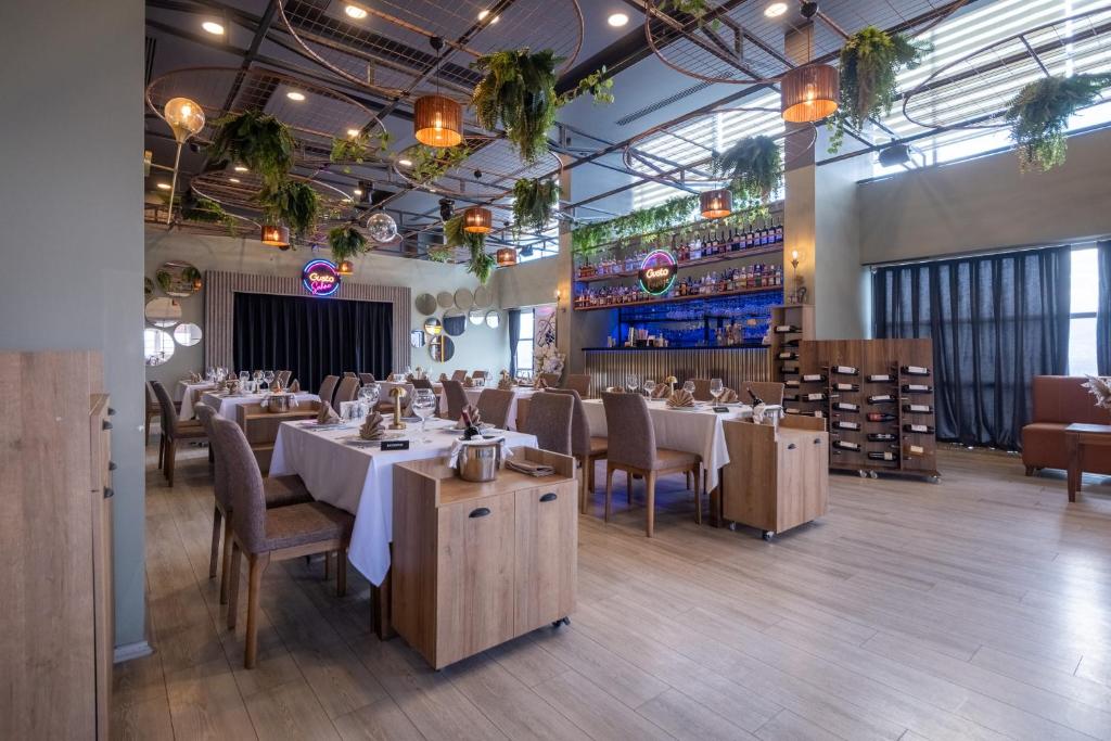 Restaurace v ubytování Parion Hotel
