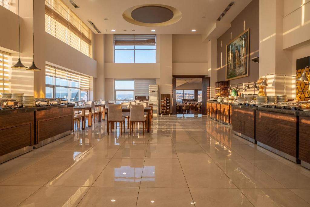 Restaurace v ubytování Parion Hotel