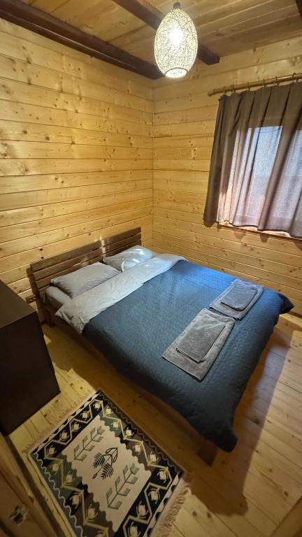 Postel nebo postele na pokoji v ubytování Guest House Pid Dubom Карпати Під Дубом