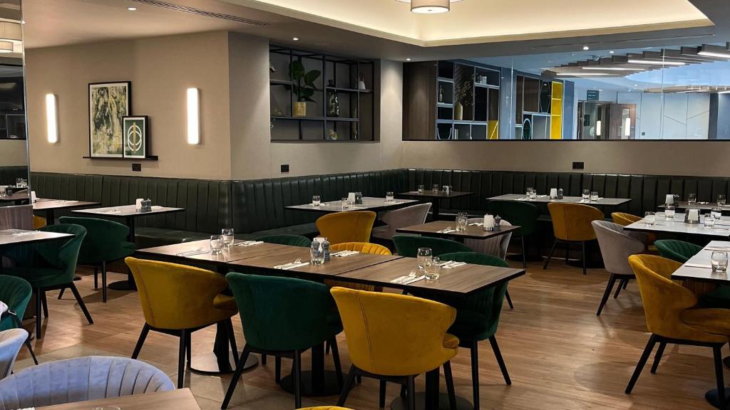 Restaurace v ubytování Holiday Inn London Gatwick - Worth by IHG