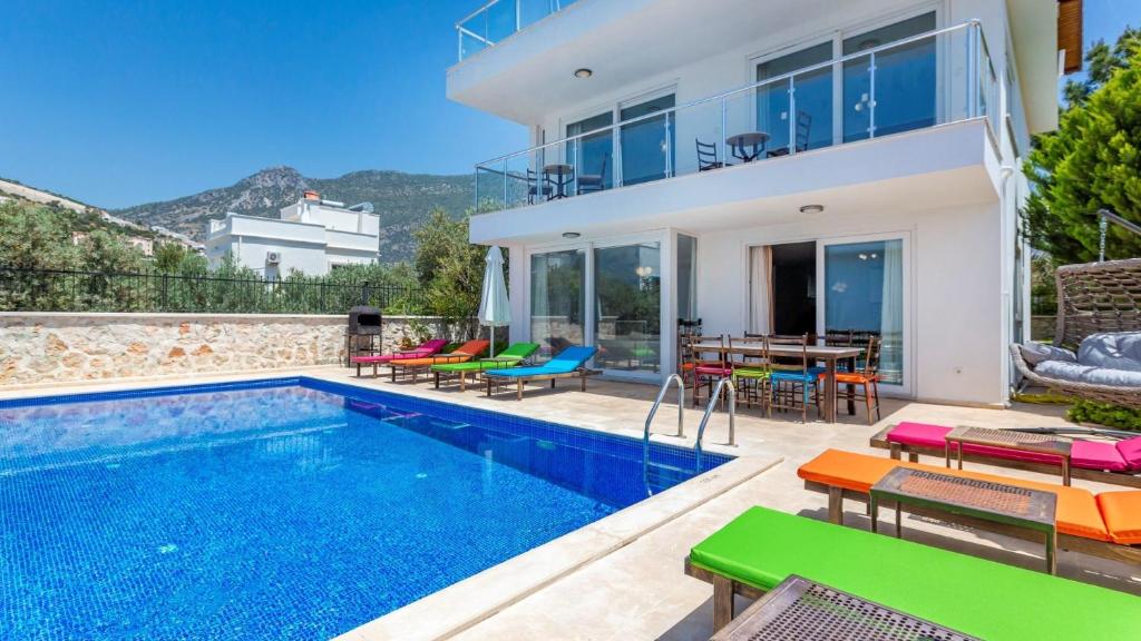 Swimmingpoolen hos eller tæt på Kalkan 4 Bedroom Villa 1106