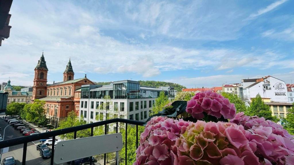 Nespecifikovaný výhled na destinaci Praha nebo výhled na město při pohledu z apartmánu