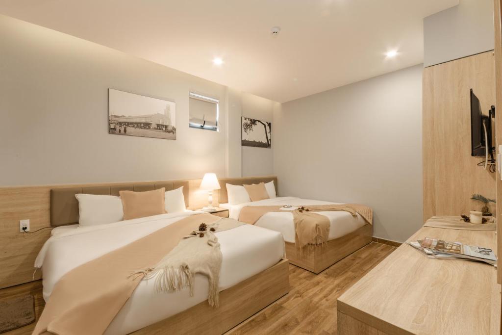 Postel nebo postele na pokoji v ubytování Gia Nguyễn Hotel Dalat