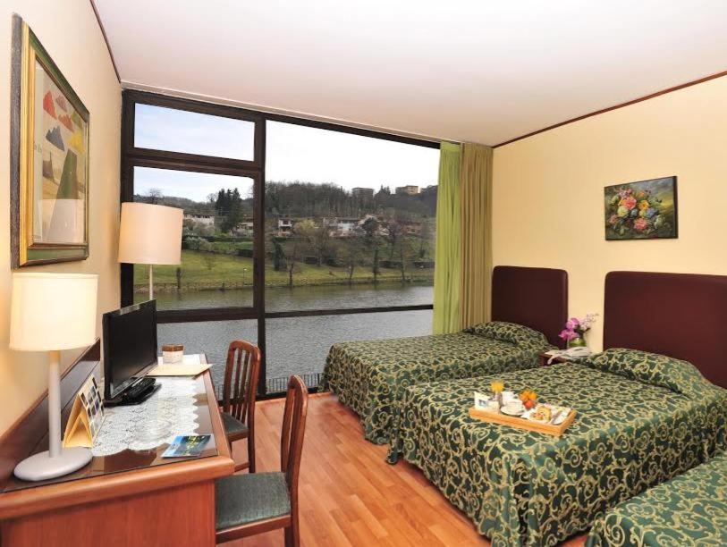 Postel nebo postele na pokoji v ubytování Hotel Lago Verde
