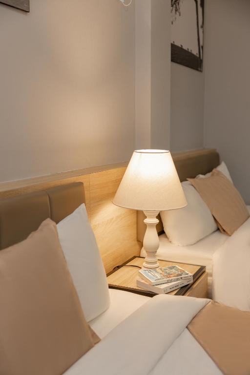 Postel nebo postele na pokoji v ubytování Gia Nguyễn Hotel Dalat