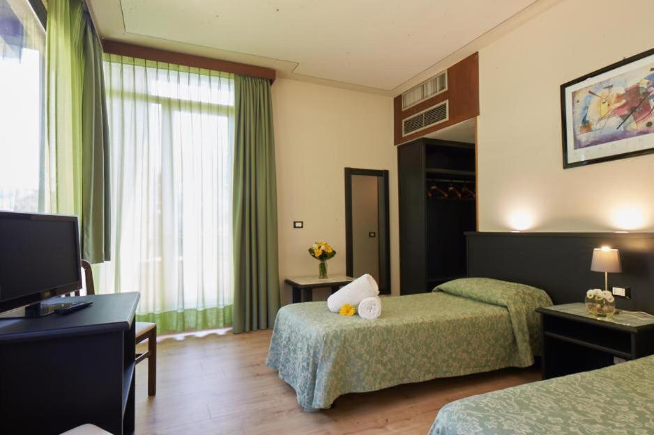 Postel nebo postele na pokoji v ubytování Hotel Lago Verde