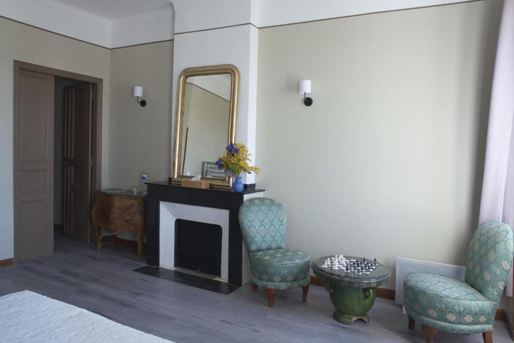 APOSTROPHE Chambres d'Hôtes - Habitación Triple Con Baño Privado
