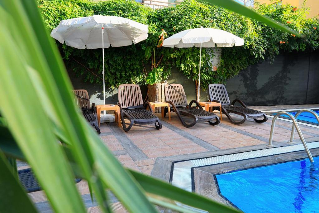 The swimming pool at or close to Alanya Damlataş Apart