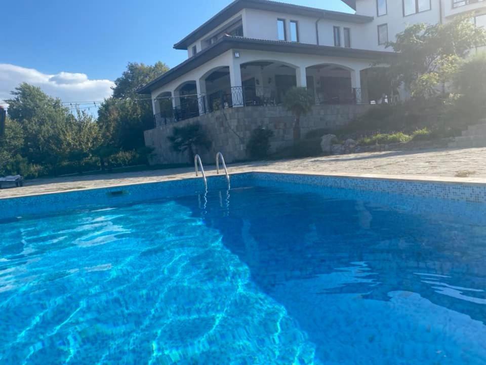 Bazén v ubytování Вила Белисима, Villa Bellissima nebo v jeho okolí