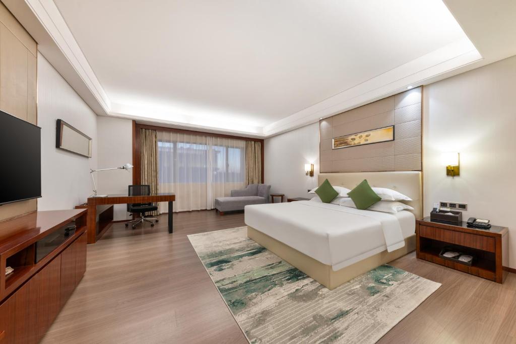 Postel nebo postele na pokoji v ubytování Wyndham Garden Foshan Nanhai