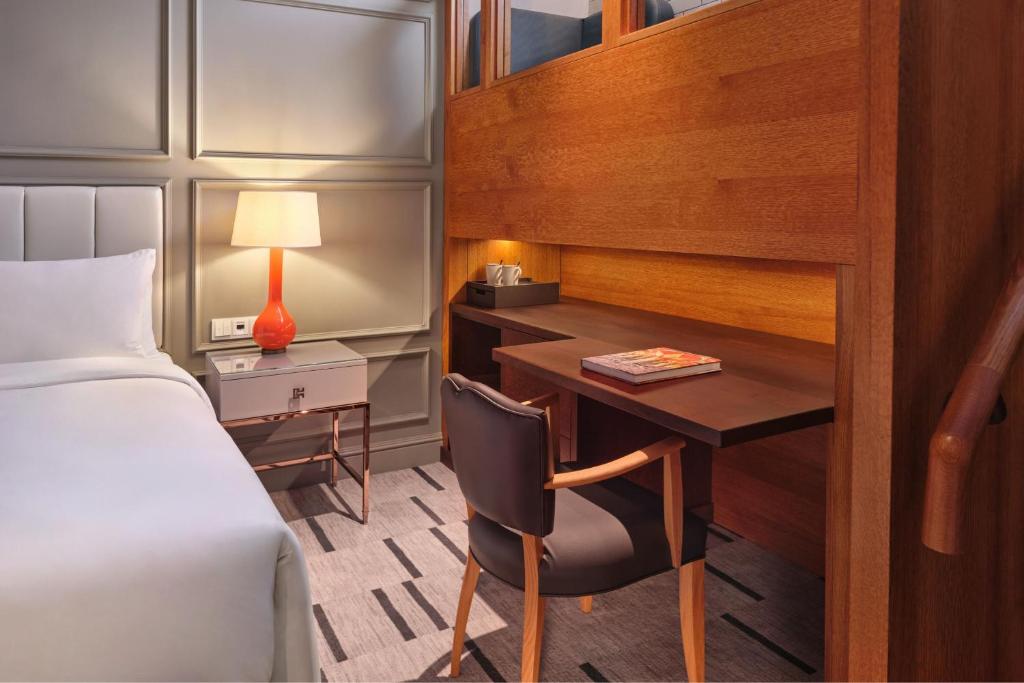 London Marriott Hotel County Hall - Family Loft With Two Double Beds