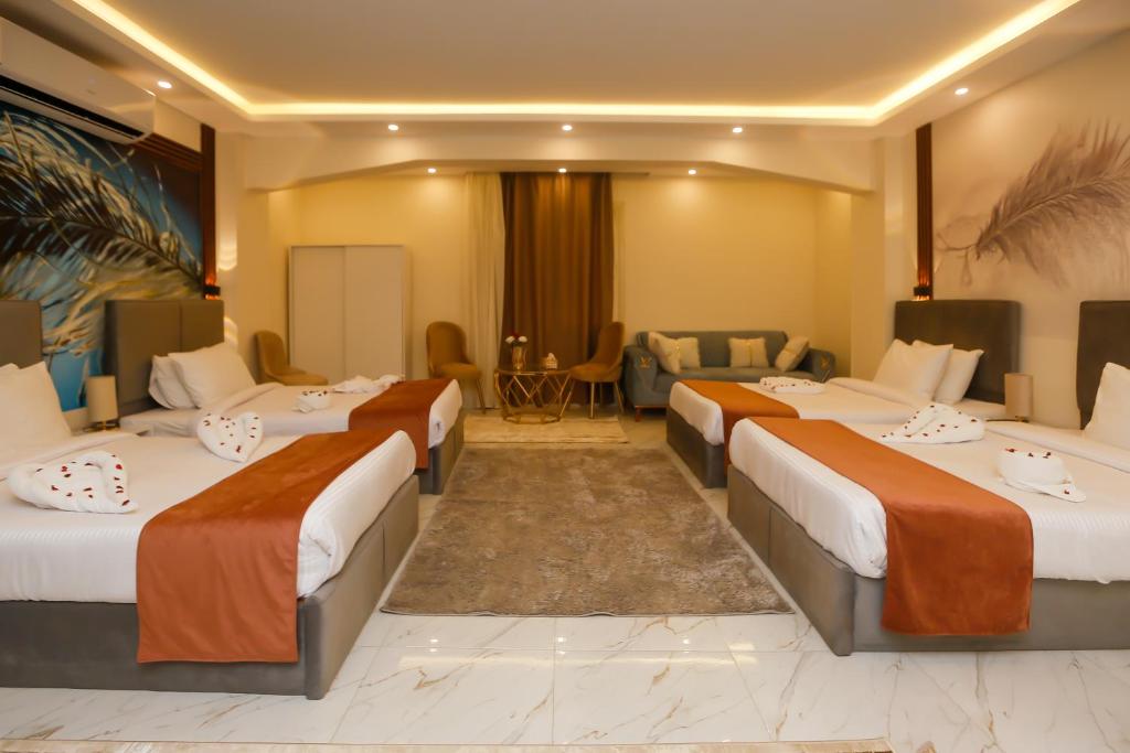Postel nebo postele na pokoji v ubytování Pyramids Palace INN