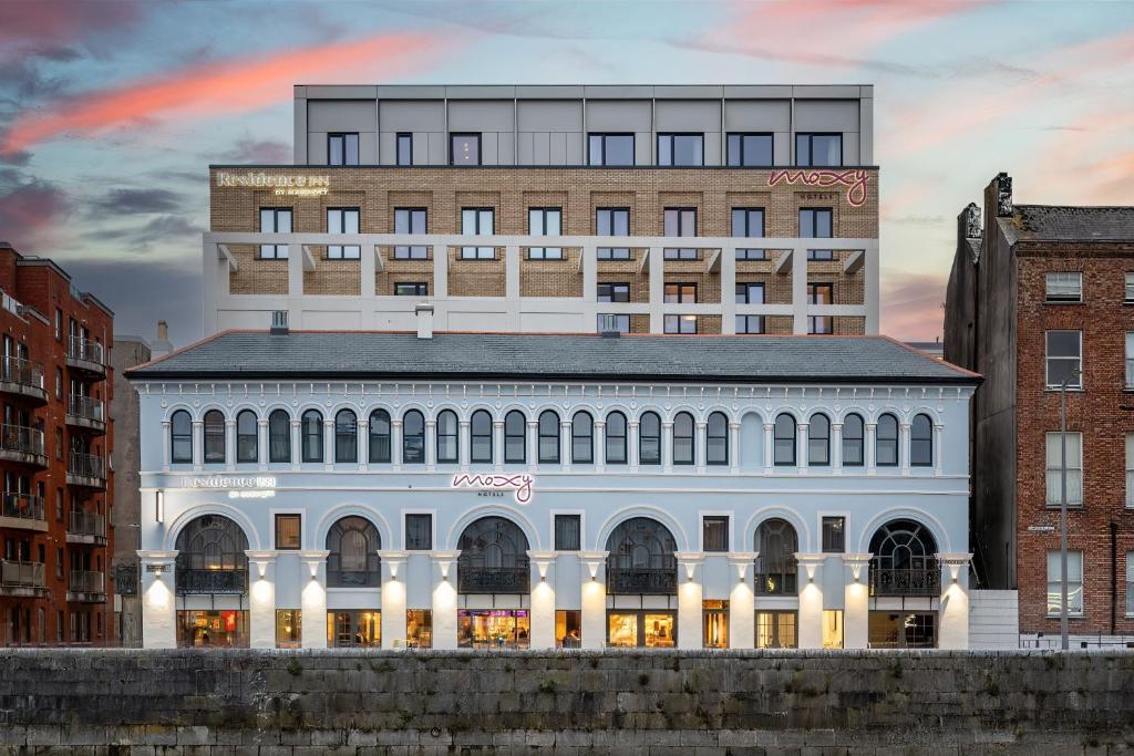 Zgradba, v kateri se nahaja hotel