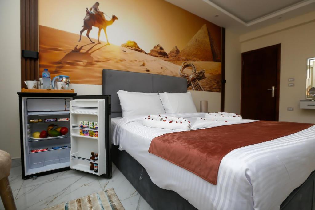 Postel nebo postele na pokoji v ubytování Pyramids Palace INN