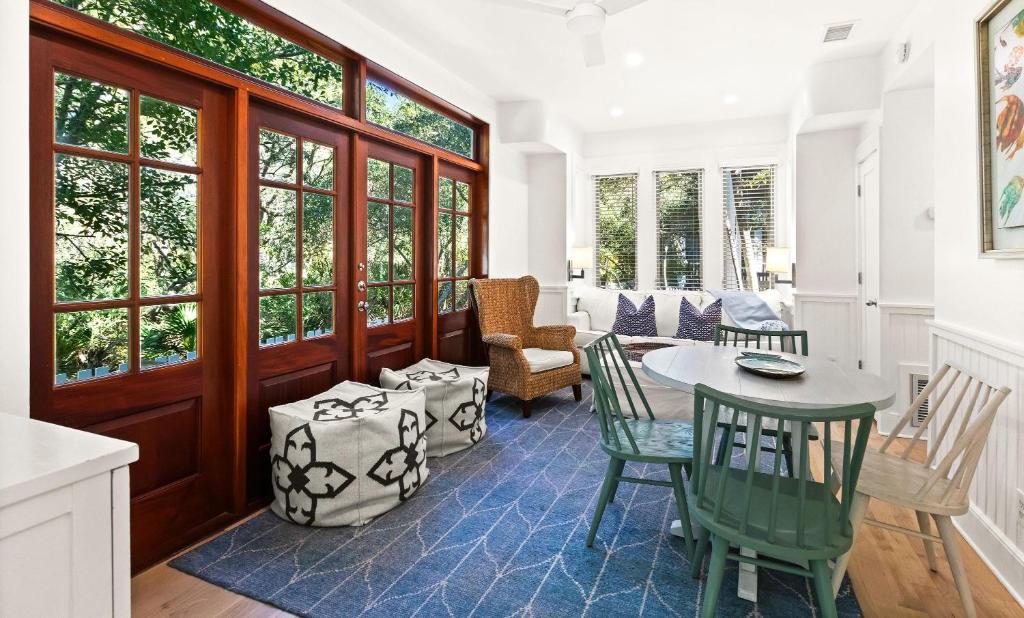 a living room with a table and chairs at Just For Fun Carriage House in Santa Rosa Beach