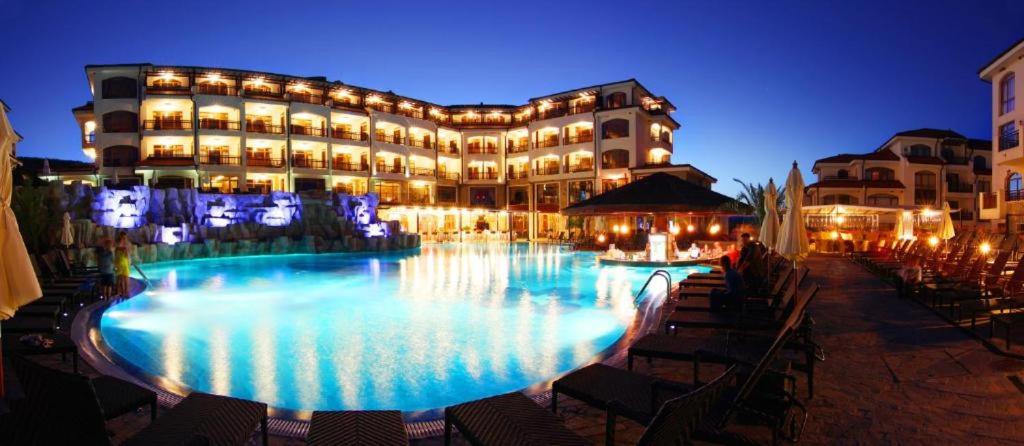 Bazén v ubytování Apartment Hotel & SPA Aheloy nebo v jeho okolí