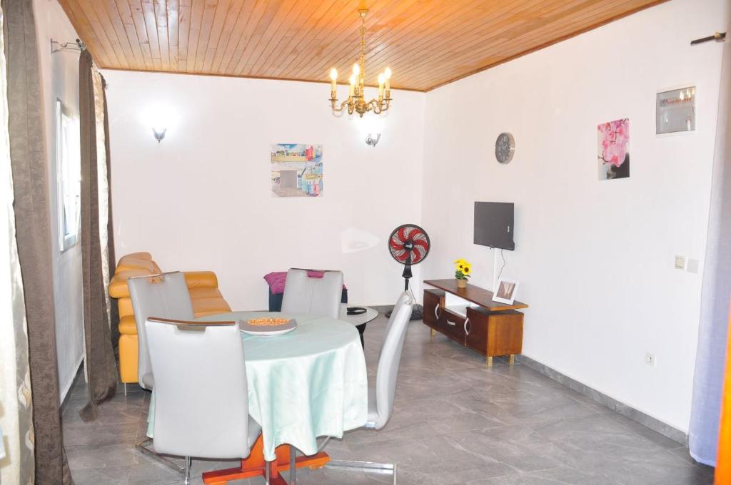 a living room with a table and chairs at Résidence Merveilles G06 in Kribi