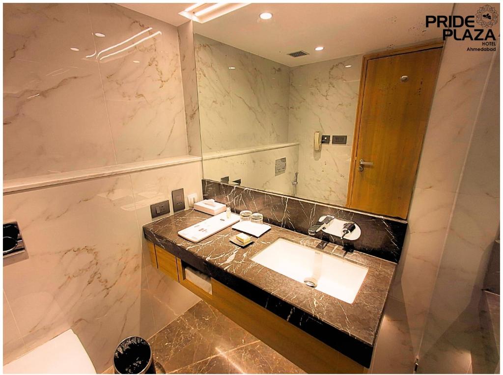 Koupelna v ubytování Pride Plaza Hotel, Ahmedabad