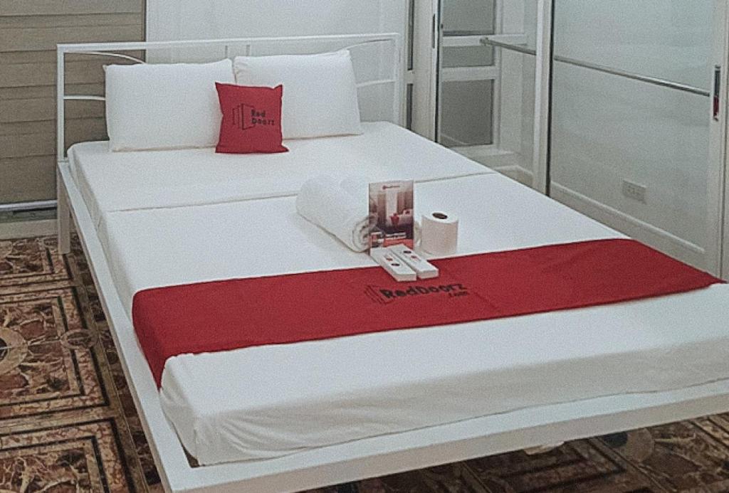 RedDoorz at The Providence Tower - Family Room