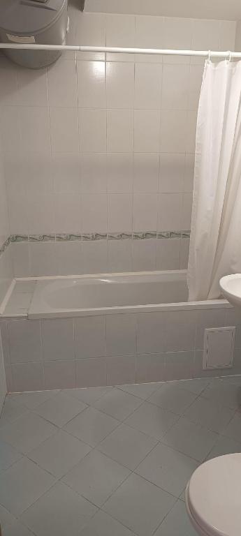 Koupelna v ubytování Apartment Hotel & SPA Aheloy