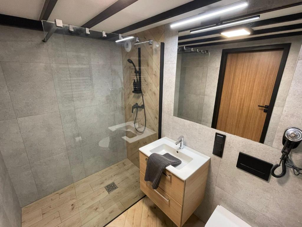 Pod Blekitnymi Podkowami - Resim 45