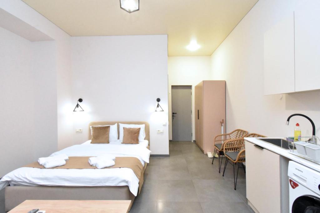 Postel nebo postele na pokoji v ubytování Seva Apart-Hotel Komitas