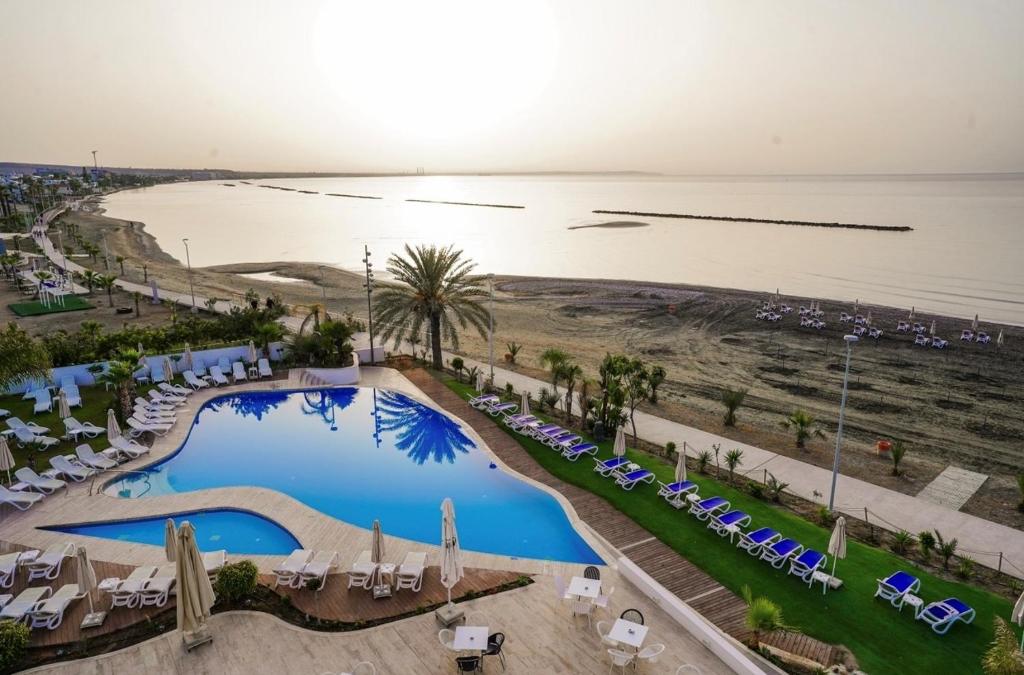 Bazén v ubytování Lebay Beach Hotel nebo v jeho okolí