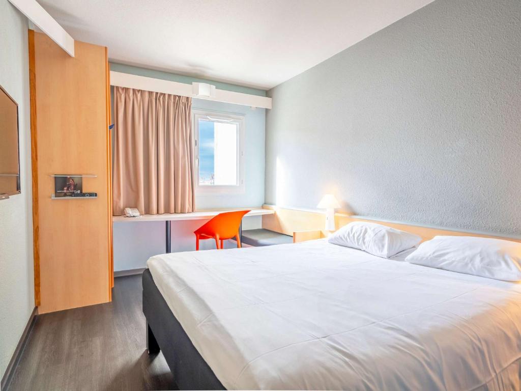 Postel nebo postele na pokoji v ubytování ibis Bayonne Centre