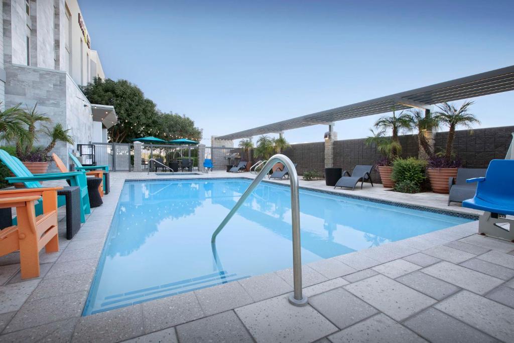 Bazén v ubytování Home2 Suites by Hilton Phoenix Chandler nebo v jeho okolí