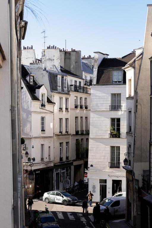 Hôtel du Petit Moulin, Haute Couture hotel by Lacroix - Resim 4