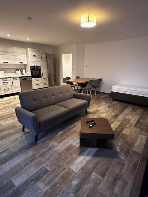 Χώρος καθιστικού στο 4 Zimmer Apartment, Parkplatz & Garten, Nah A10, Berlin