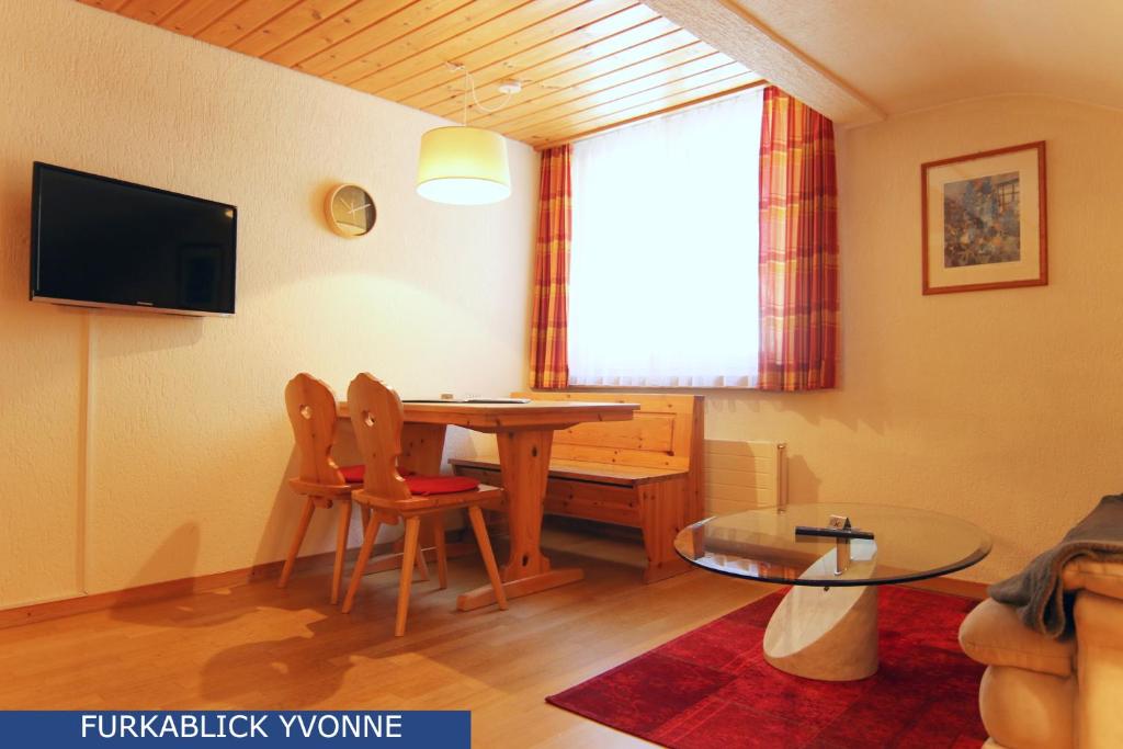 TV a/nebo společenská místnost v ubytování Furkablick Alice und Yvonne by Arosa Holiday