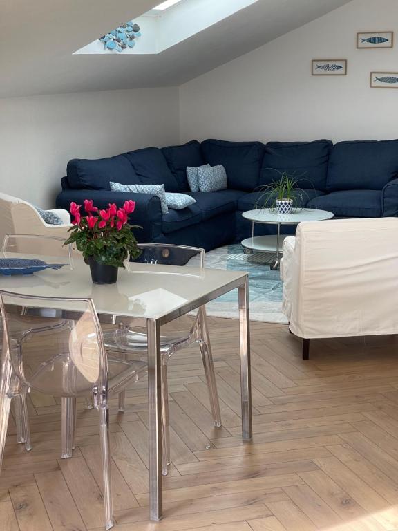 Khu vực ghế ngồi tại PENTHOUSE three bedrooms